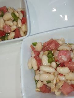Una foto de Ensalada de habas con pimientos agridulces