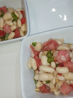 Una foto de Ensalada de habas con pimientos agridulces
