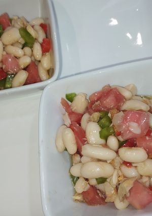 Foto principal de Ensalada de habas con pimientos agridulces
