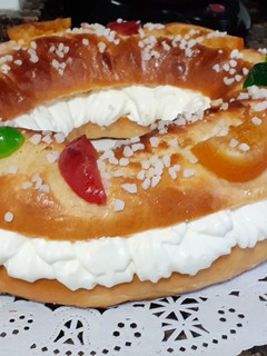 Una foto de Roscón relleno de nata