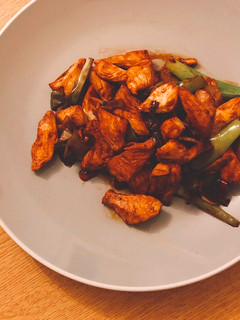 【打從娘胎就會做的台灣家常菜】蔥爆辣炒雞柳 的食譜成品照片