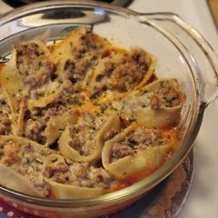 A picture of Stuffed Shells.