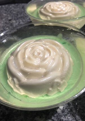 Una foto de Gelatina encapsulada con diamantina