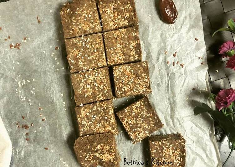 Easiest Way to Make Perfect Oats Chia &amp; Date Energy Bars