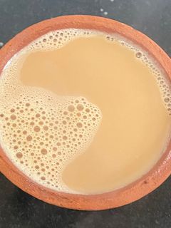 अदरक वाली कड़क कुल्हड़ वाले चाय (Adrak wali chai recipe in Hindi) रेसिपी मुख्य फोटो