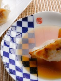 日式煎餃子|居洒屋料理|教授包餃子的方法 的食譜成品照片