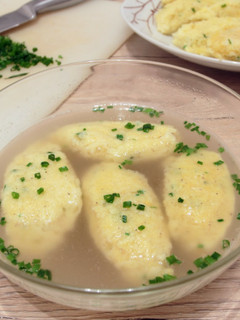 Una foto de Albóndigas de sémola - Griessnockerl