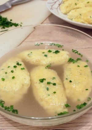 Una foto de Albóndigas de sémola - Griessnockerl