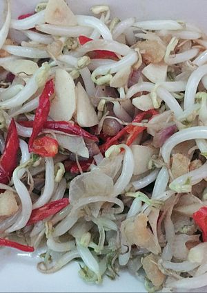 A picture of Sautéed bean sprout and salted fish (threadfin).
