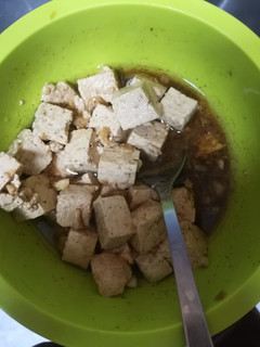 Una foto de Tofu macerado de aceite de oliva