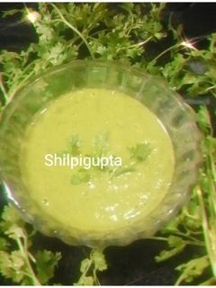 हरा धनिया और भुने चने की चटनी (hara dhaniya aur bhune chane ki chutney recipe in Hindi) रेसिपी मुख्य फोटो