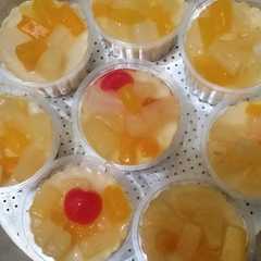 A picture of Puding Susu Toping Buah Kaleng.