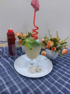A picture of Litchi mojito mocktail / litchi squash.