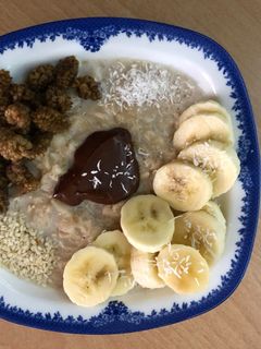 عکسی از دستور اوتمیل گرم و مقوی😋🍫🍌