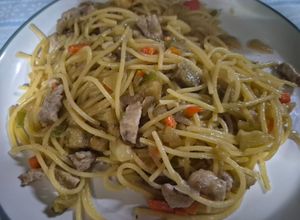 Una foto de Fideos salteados con cerdo
