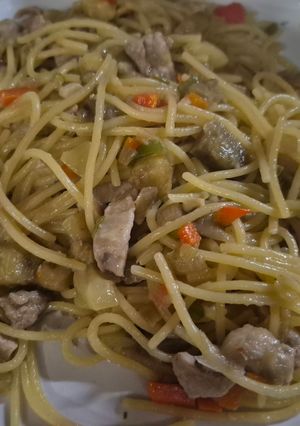 Una foto de Fideos salteados con cerdo