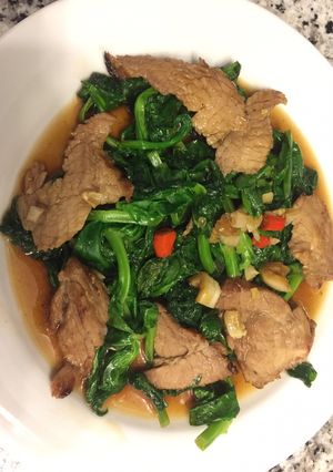 รูปของ ผัดยอดลันเตาหวาน (snow pea tips)