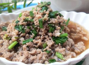 Hình của món Thịt xay rang hành.