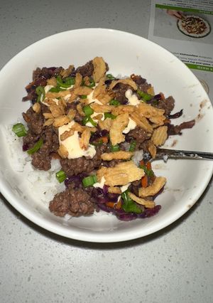 A picture of Sesame soy beef bowls.