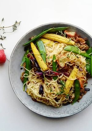 A picture of Ground beef noodle stirfry.