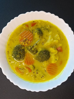 Una foto de Sopa de quinoa y verduras. Calendario #2026