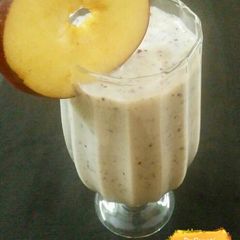 A picture of Apple Oats Smoothie.