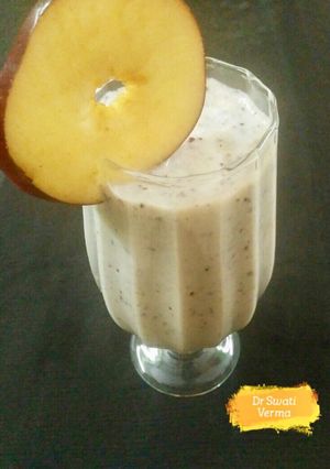 A picture of Apple Oats Smoothie.