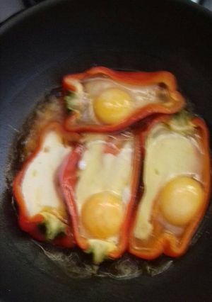 Una foto de Morrones rellenos a la sartén
