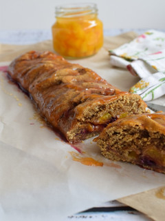 Una foto de Strudel de berries y duraznos saludable