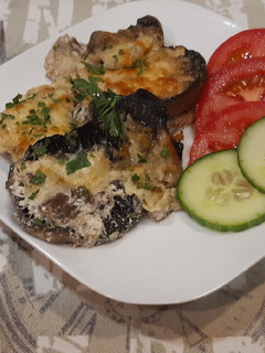 Barna csiperke, tejfölös-gombás krémmel sütve recept fotója