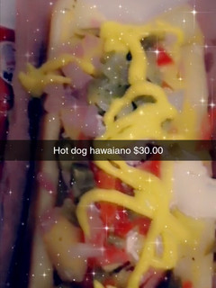 Una foto de Hot dog hawaiano