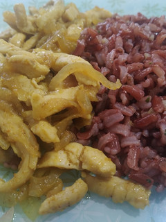 Una foto de Arroz con pollo Ras el Hanout