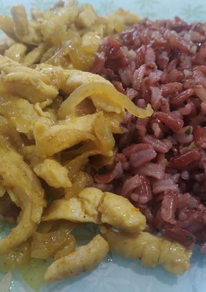 Una foto de Arroz con pollo Ras el Hanout