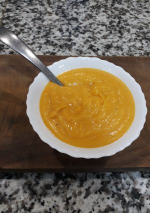 A picture of Traditional spicy pumpkin soup.