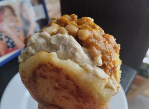 Una foto de Arepas🫓 de maíz🌽tierno rellenas de dip de🫘frijol zanahoria🥕 y pimientos🌶️ tatemados🥙🌯