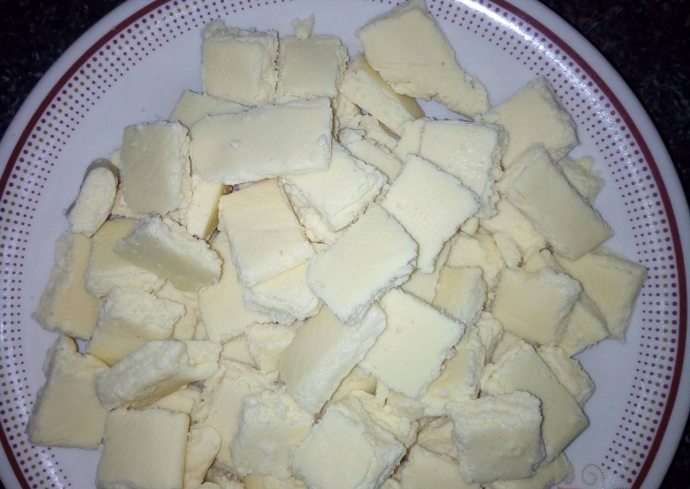 Alewar madara (milk candy)