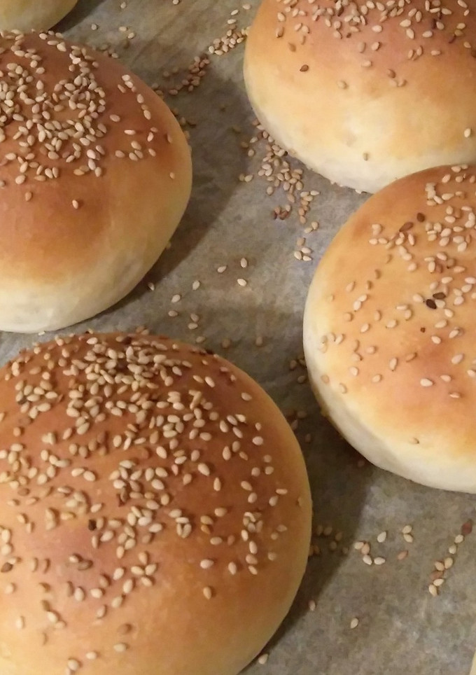 Una foto de Pan para hamburguesas (muy tiernos)