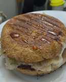 Sándwich🥙de cebolla caramelizada🧅queso🧀y miel🧅🧀🍯