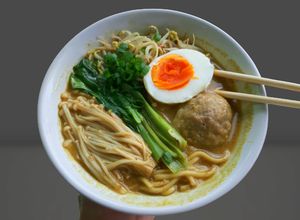 Foto resep Mie Ramen Kuah Curry Simple
