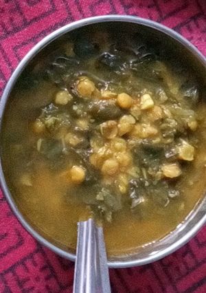 A picture of Daal palak.