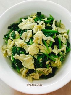 Foto resep Tumis sayur bayam dan telur,menu sederhana