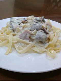 Foto resep Pasta Alfredo (Pasta Saus Krim dengan Daging Asap & Jamur)
