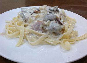 Foto resep Pasta Alfredo (Pasta Saus Krim dengan Daging Asap & Jamur)