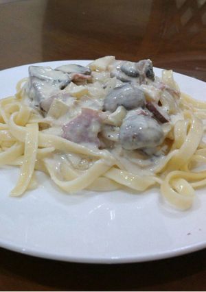Foto resep Pasta Alfredo (Pasta Saus Krim dengan Daging Asap & Jamur)