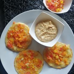 A picture of Semolina uttapam.