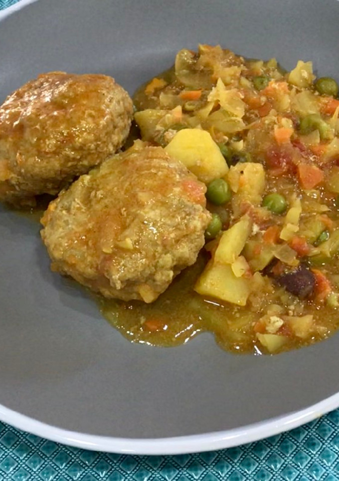 Una foto de Hamburguesas 🍔en salsa 💃 al estilo árabe