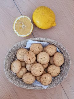 Una foto de Galletitas económicas con fragancia a limón 🍋 ideal principiantes