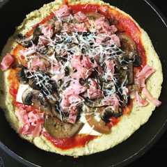 Una foto de Pizza con base de coliflor