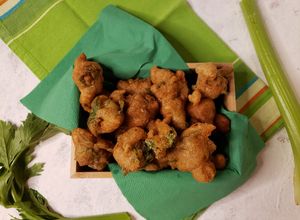 Foto di Frittelle con foglie di sedano