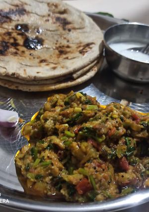 લીલો ઓળો(Oro recipe in Gujarati) રેસીપી મુખ્ય ફોટો